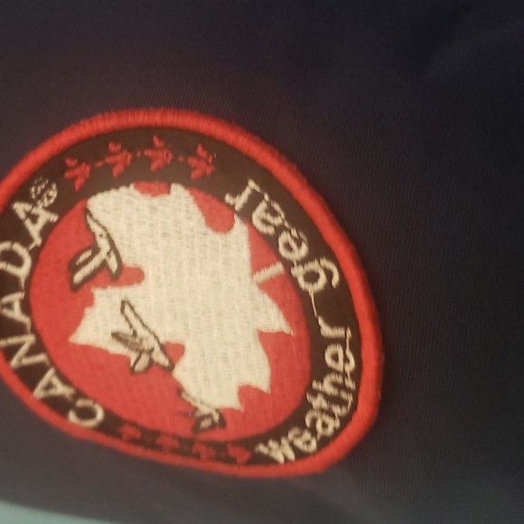 A Canada weather gear coat - Picture 7 of 9